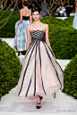 Christian Dior Haute Couture Spring 2013(1/2)。。。华丽丽的设计和T台，不过设计师定的这发型...有胆识
