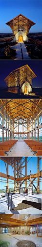 BCDM Architects设计的神殿“Holy Family Shrine”，位于美国内布拉斯加洲（Nebraska）的格雷特纳（Gretna）。神殿最高达14米，由木条和金属搭建而成。神殿的位置与世隔绝，四周视野开阔，让人静心领悟天主教的真谛。