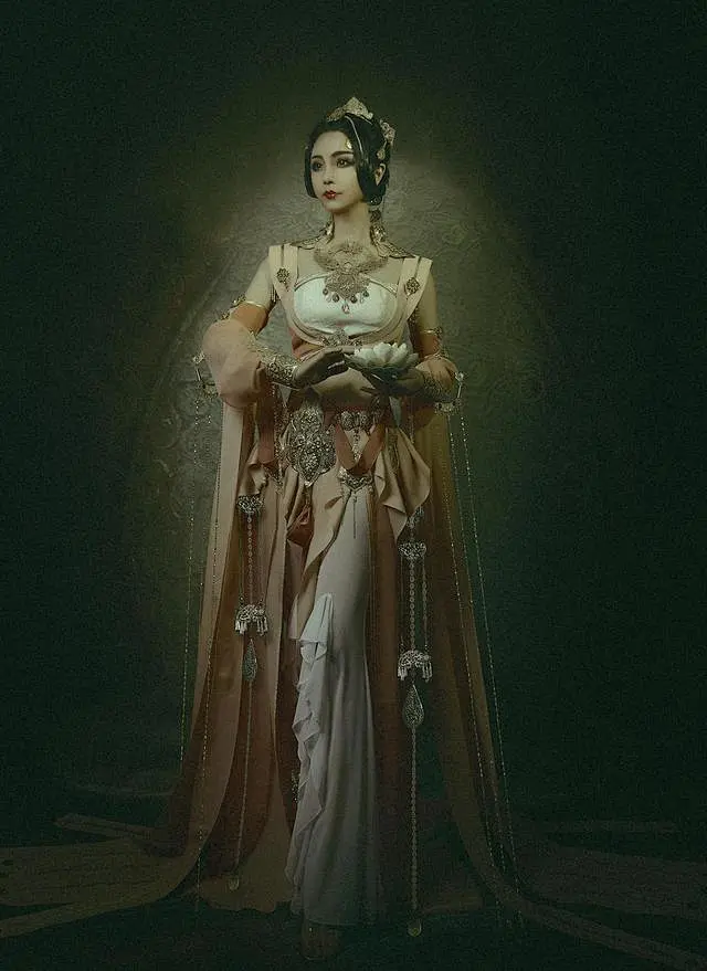很有艺术感的一组COSPLAY作品！这个妹子扮演的古风角色相当唯美-花瓣网