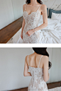 T-nani [슬립 레이스 원피스] : T-nani [슬립 레이스 원피스] PRODUCT INFO사이즈 및 기장수선 없이 피팅한 제품입니다.S(55),M(66),FREE 사이즈 외에는전부 고객님 요청으로 제작하는 맞춤 사이즈입니다.맞춤 주문제작 상품의 경우 주문일로부터최소 9~20일의 기간이 소요되며교환,환불이 불가하니 신중히 구매해주시기 바랍니다.SIZE TIP평소 44반사이즈의 모델에게슬림핏으로 착용되었습니다FITTING INFO착용컬러: 아이보리 