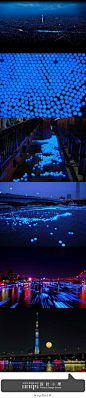 angs设计小学：东京有萤火虫节的传统，今年的隅田川河中却漂浮着非凡的蓝光，这些并不是真正的萤火虫，而是松下投在河中的十万只LED灯，它们既让人联想到萤火虫，也是对日本在河中放灯笼传统的致敬。同学担心环保问题？其实这些灯使用太阳能，并且在活动结束后用一张大网全部回收了-视频-http://t.cn/zOEm7tf