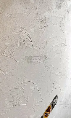 贴墙。装饰用白色或米色粉刷石膏，装饰用。套接字。房子的室内设计。