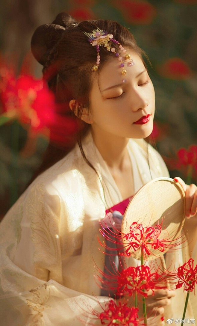#汉服写真# 

一枝花犯
相见时难

...