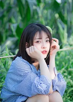 青春靓丽的女户外写真手机壁纸