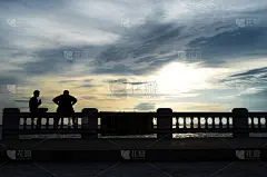 《老友记》把生活比作日落