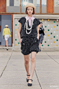 2025早春马赛(Chanel)女装发布会 - DNEXT | 蝶讯，专注潮流趋势预测，整合全球时尚资源，提供市场前沿分析、流行趋势分析、新商业模式分析