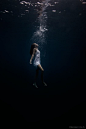 Aqua Photography: mermaid under water calm (via blog: Elenakalis.squarespace.com)