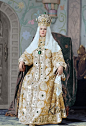 俄罗斯1903年冬宫化妆舞会，沙皇宫廷最后一次大型舞会，大概3000人出席，主题是俄罗斯西化之前的传统服饰，这大合影估计要排很久吧 ​​​​