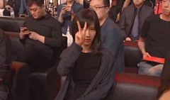 #超级红人节# @papi酱 这个集才华与美貌一身的女子现身了！并向丢向你一个表情包！歪，妖妖零吗？求带走！