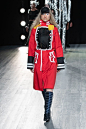 Charles Jeffrey LOVERBOY ss19
Jeffrey的衣服是有思想的，他把跨性别的力量、愤怒、焦虑都融入到衣服里面，衣服上也透出浓厚的艺术气息。

#loverboy##艺术##时装##Charles Jeffrey# ​​​​
