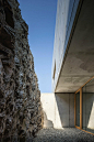 marià castelló blends architecture and coastal rock along spain’s port de la selva