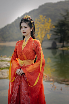 簪缨诺倾城采集到长月烬明