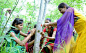在今天的《放晴早安》里，崴崴聊了聊，一个印度村庄通过种树，无形中推动重男轻女传统改变的故事。

在印度西部的皮普兰特里村，前村长帕利瓦尔在失去了女儿后，为她种下了一棵树。而后，越来越多的村民加入了种树的行列，每当村子里有女孩出生，村民们都会为她种上111棵树，来庆祝她们的诞生。村民们 ​​​​...展开全文c