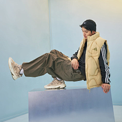 Gnorednil采集到鞋服-潮流时尚