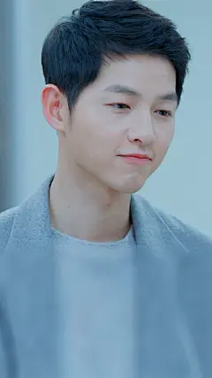 #宋仲基# #太阳的后裔#   640X1136  E13无水印高清手机壁纸第二弹~  黑西装 / 灰色大衣 / 绿色军装   //  终于有高清的资源啦~@Caroline-GXK 阿里嘎多！  修图的时候就对着屏幕舔得停不下来~~     @Kiss宋仲基中文网