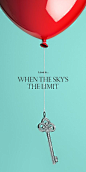 在闪闪发光的Tiffany钥匙坠饰钥匙吊坠铂金钻石与高的高度。