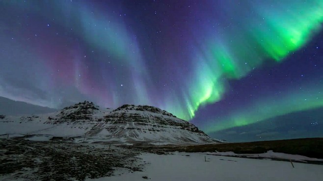  延时 冰岛柯克朱菲尔的北极光北极光