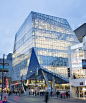 瑞尔森大学学生学习中心 / Zeidler Partnership Architects + Snøhetta : 有日期 2015 的 多伦多, 加拿大. 图像是由 doublespace photography, Lorne Bridgman. 由Zeidler 和Sn&oslash建筑事务所团队设计，瑞尔森大学学生学习中心为本校学生提供了一个优秀的环境来进行学习，协作和探索。八层高的大楼成为了瑞尔森Yonge街的新地标。它拥有一个玻璃幕墙，一个大广场，一座到图书馆的天桥，以及仓库和学术研究中