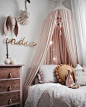 Get inspired to create a trendy bedroom for little girls with these decorations and furnishings.