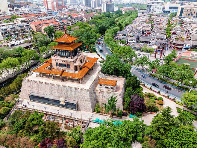 山东省济南市历史建筑解放阁的航拍照片