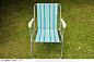 夏季符号-蓝色的沙滩椅