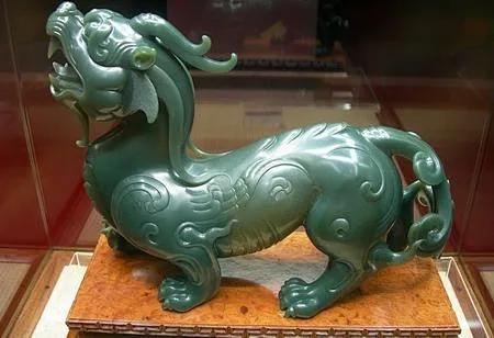 天禄又称“天鹿”，也称“挑拨”、“符拨”，是古代传说中的神兽，与“天命”和“禄位”有关。 天禄，传说中动物名。代多雕刻成形以避邪，谓能祓除不祥 ...