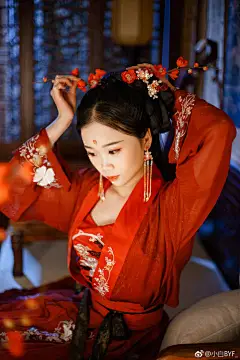 對鏡梳螺髻，宝玥耳邊搖。 杏花眉梢，青梅… - 堆糖，美图壁纸兴趣社区