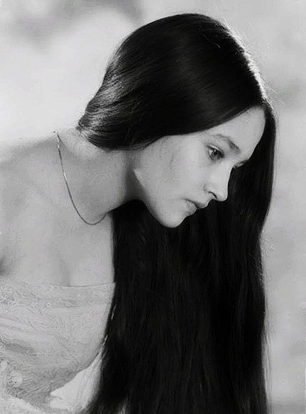 奥丽维娅赫西oliviahussey105ad