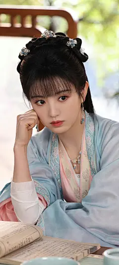 卿卿日常田曦薇手机桌面壁纸_彼岸手机壁纸