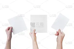 收集的男人手拿白色名片孤立在白色背景