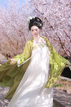 村口DY采集到古装