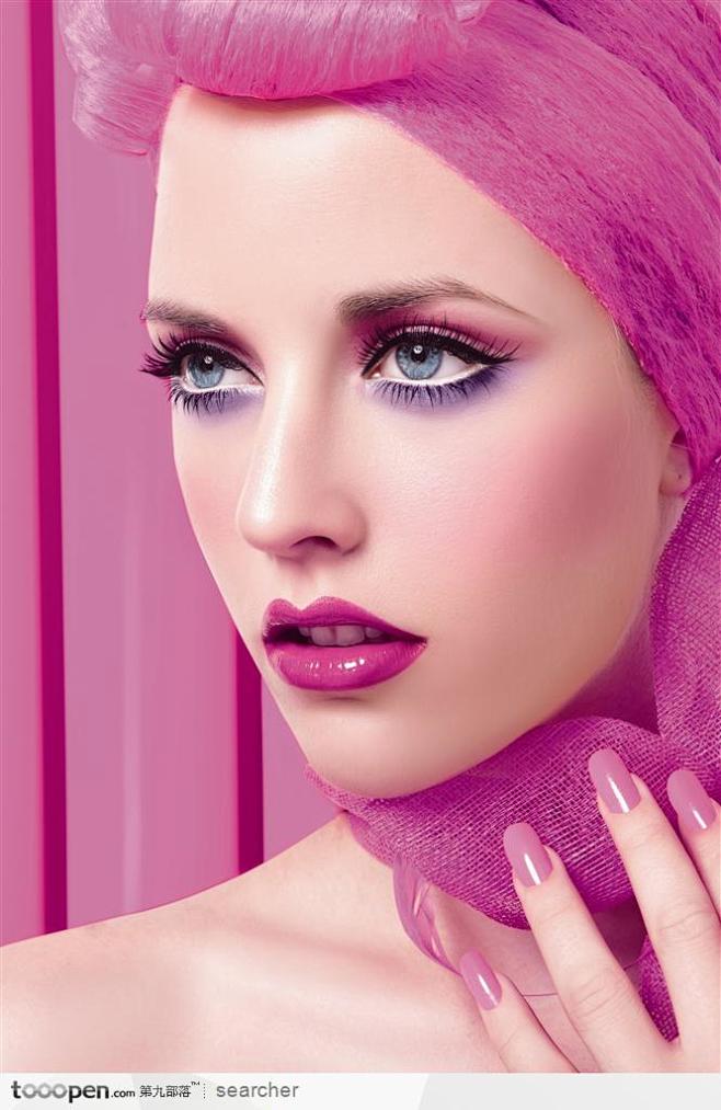 紫色彩妆化妆品广告--美女脸嘴唇口红和眼...