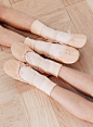 This classic introductory ballet flat from Bloch features a full sole and is ideal for learners. They have an elastic attached over the instep and an elastic drawstring which can be adjusted to properly hug the foot.Please note: This style can fit a littl