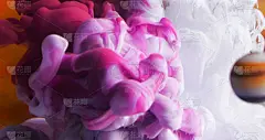 运动色彩在水中滴，墨在旋转，五彩墨在抽象化