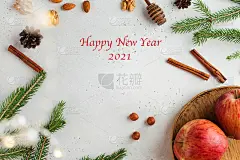 云杉，肉桂，苹果和坚果的框架。圣诞贺卡。新年。2021. 副本的空间。