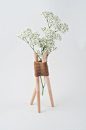 木棍纱线交织花瓶-法国Aurélie Richard设计师作品---酷图编号1025562