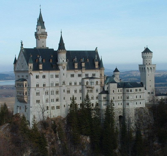 新天鹅堡是最大的德国城堡，是欧洲最热门的...