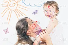 妈妈和宝宝用彩色墨水作画