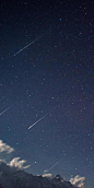 夜空中唯美的流星雨