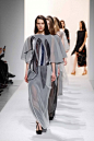 Hussein Chalayan2014秋冬高级成衣发布秀_2014巴黎时装周图片458462_