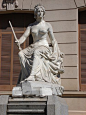 estatua "La Justicia" realizada por la artista Lola Mora. ubicada en frente a Casa de Gobierno de Jujuy. Argentina
