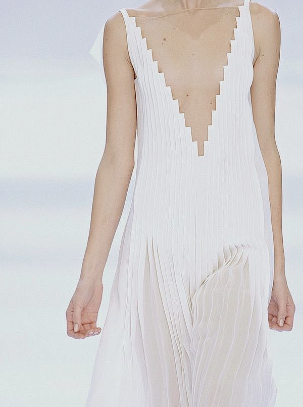 Long white pleated d...