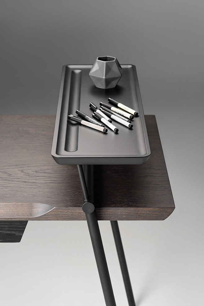 Desk from the DUOO c...
