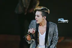 #权志龙##BIGBANG# 
高清无水印电脑壁纸
you like？