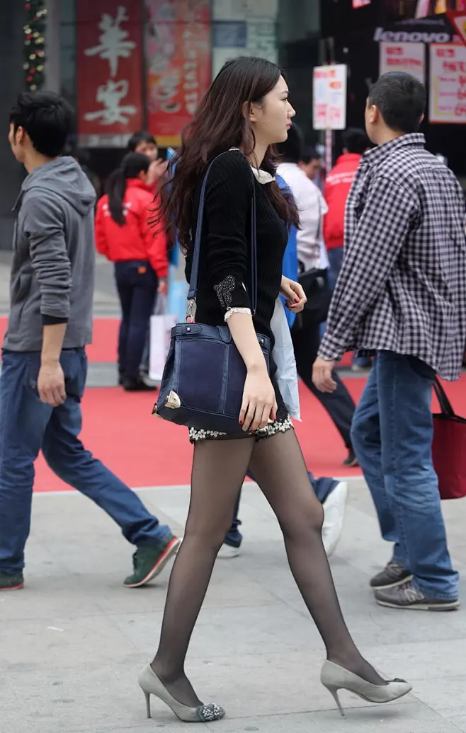 姐姐真是穿出了黑丝袜的韵味