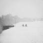 米茶:


风雪中的同行人，是大雪弥漫天地间的一道风景。