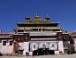 桑耶寺：又名存想寺、无边寺，位于西藏自治区山南地区的扎囊县桑耶镇境内，雅鲁藏布江北岸的哈布山下。桑耶寺始建于公元8世纪吐蕃王朝时期，是西藏第一座剃度僧人出家的寺院。寺内建筑按佛教的宇宙观进行布局，中心佛殿兼具藏族、汉族、印度三种风格，因此桑耶寺也被称作三样寺。桑耶寺现有50多僧人。