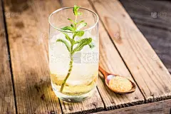 以朗姆酒为基础的甜薄荷鸡尾酒