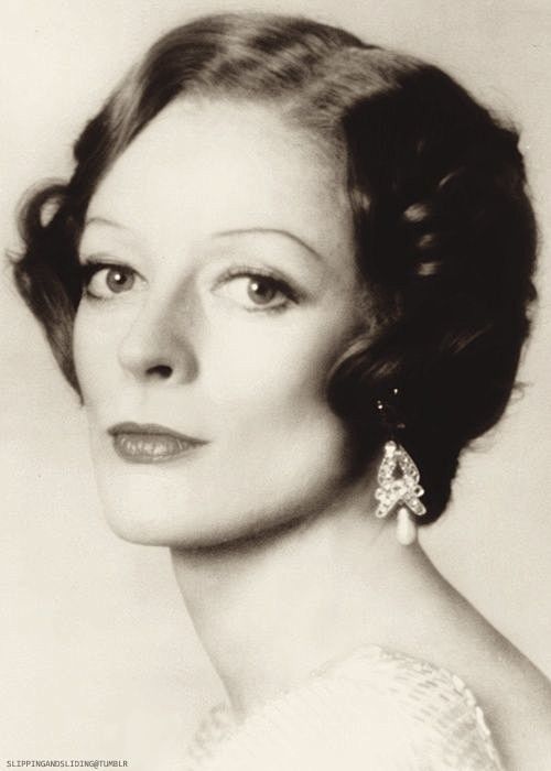 Young Maggie Smith.年...