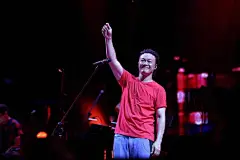 分享一波陈奕迅高清图片,适合做手机壁纸 头像 背景图 ​​​​